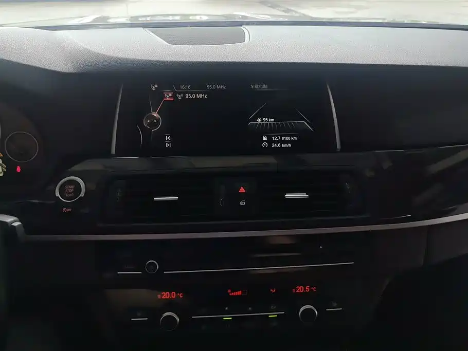 BMW 5 Series 2015 — фото 13