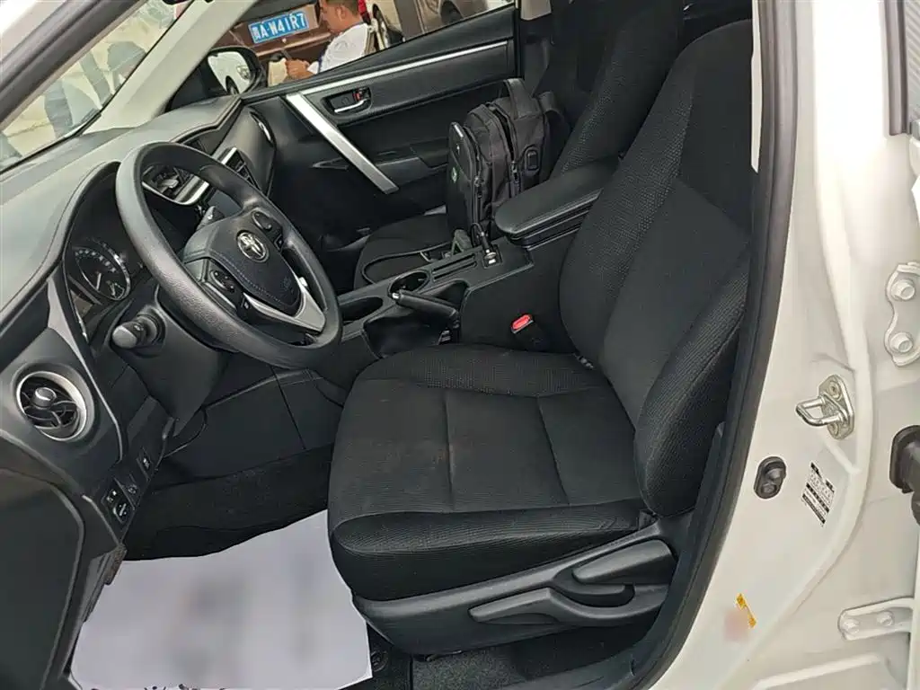 Toyota Corolla 2018 — фото 15