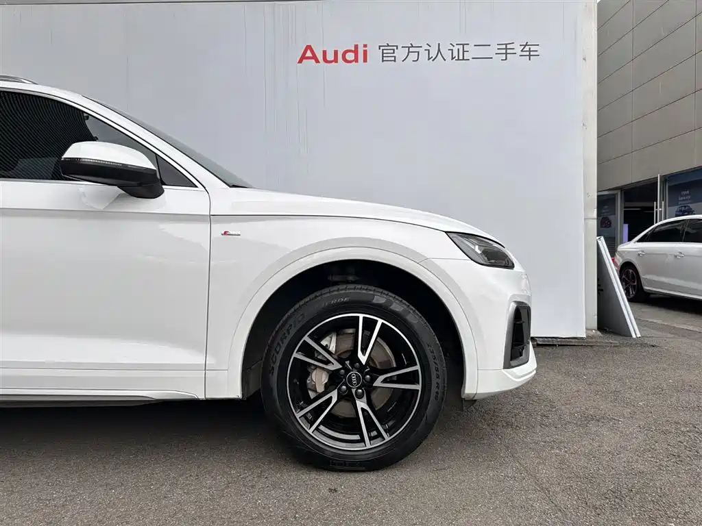 Audi Q5L 2023 — фото 18