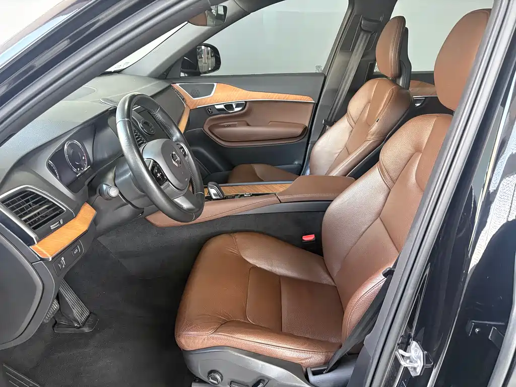 Volvo XC90 — фото 17