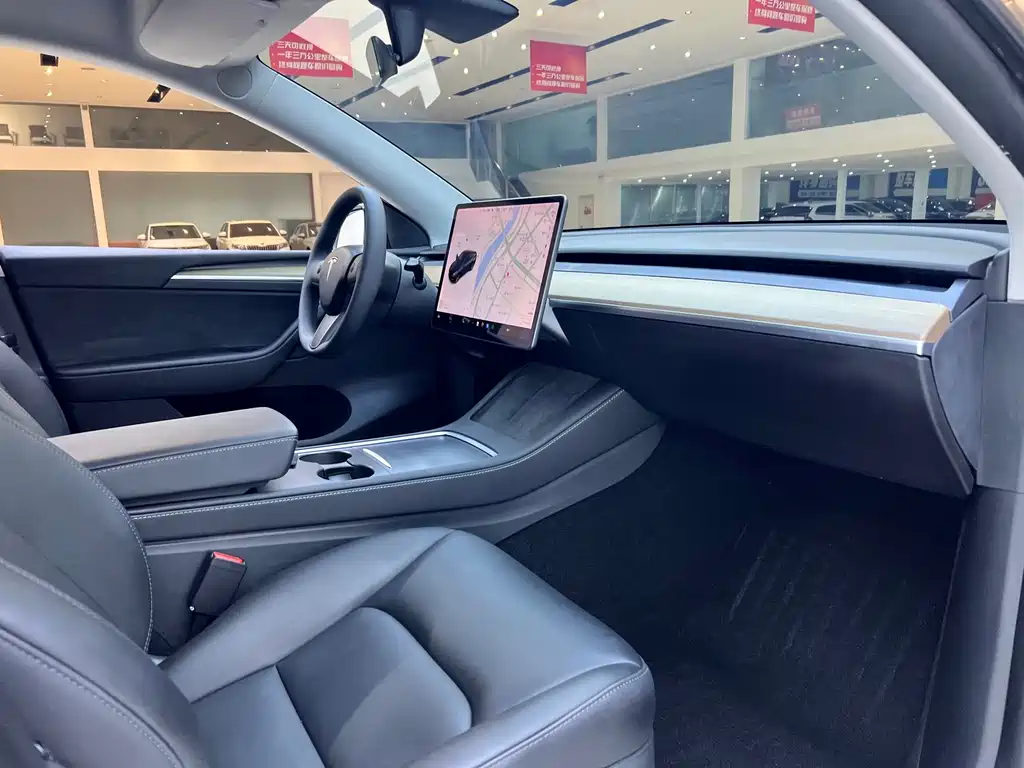 Tesla Model Y 2021 — фото 16