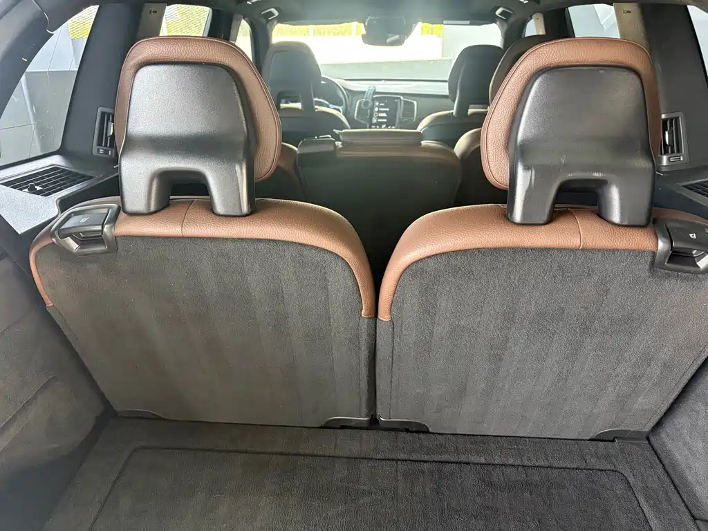 Volvo XC90 — фото 14