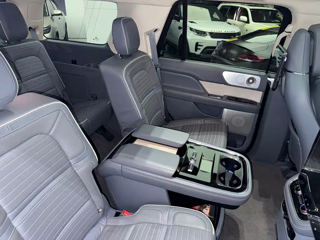 Lincoln Navigator 2019 — фото 12