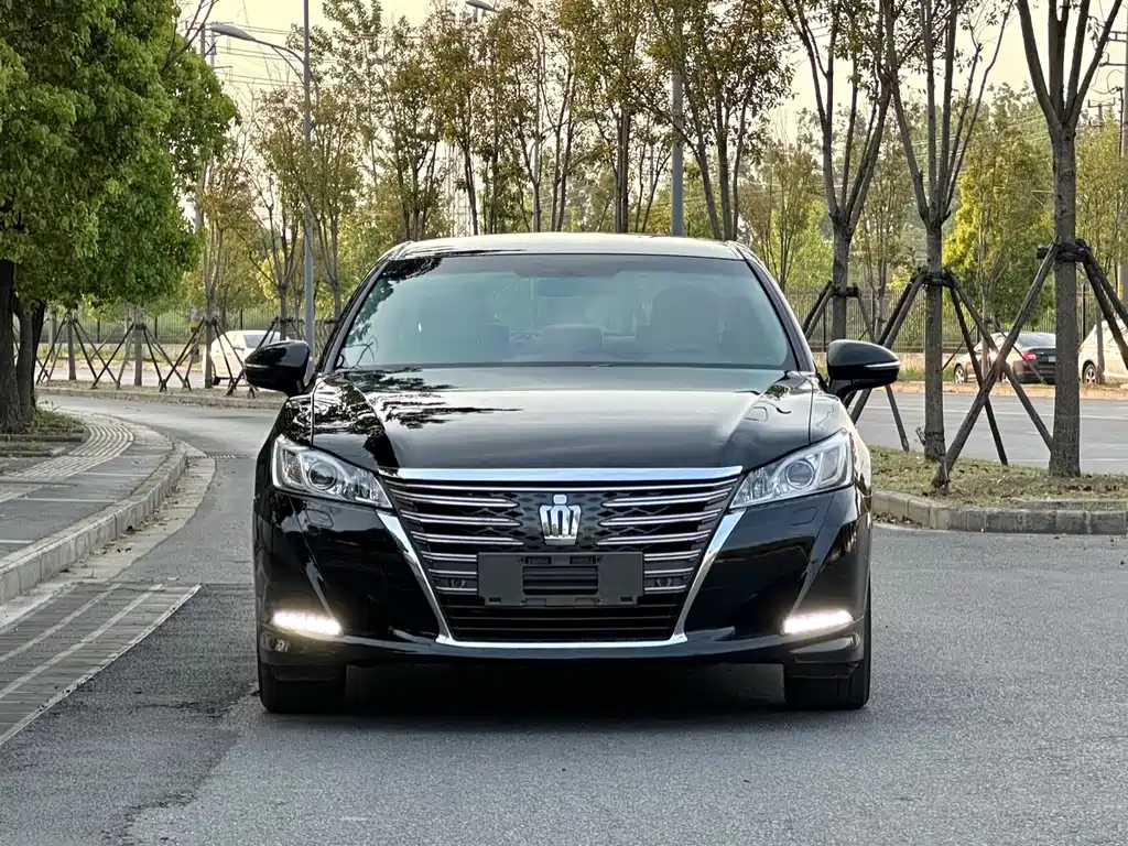 Toyota Crown 2016 — фото 2