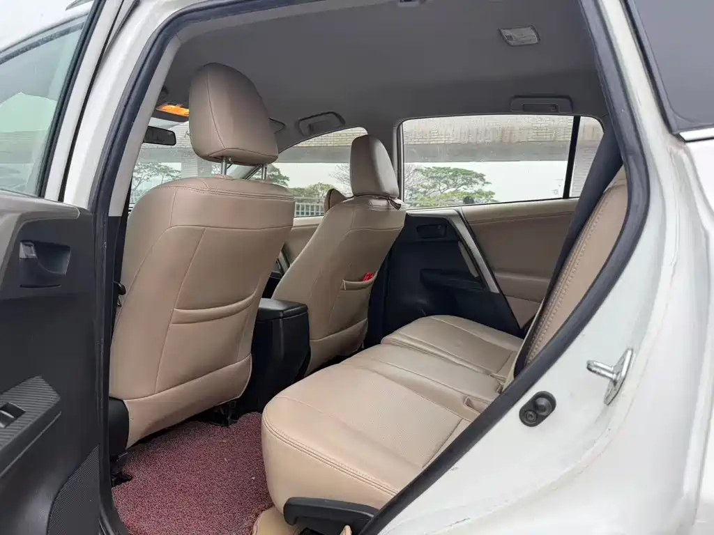 Toyota RAV4 2014 — фото 10