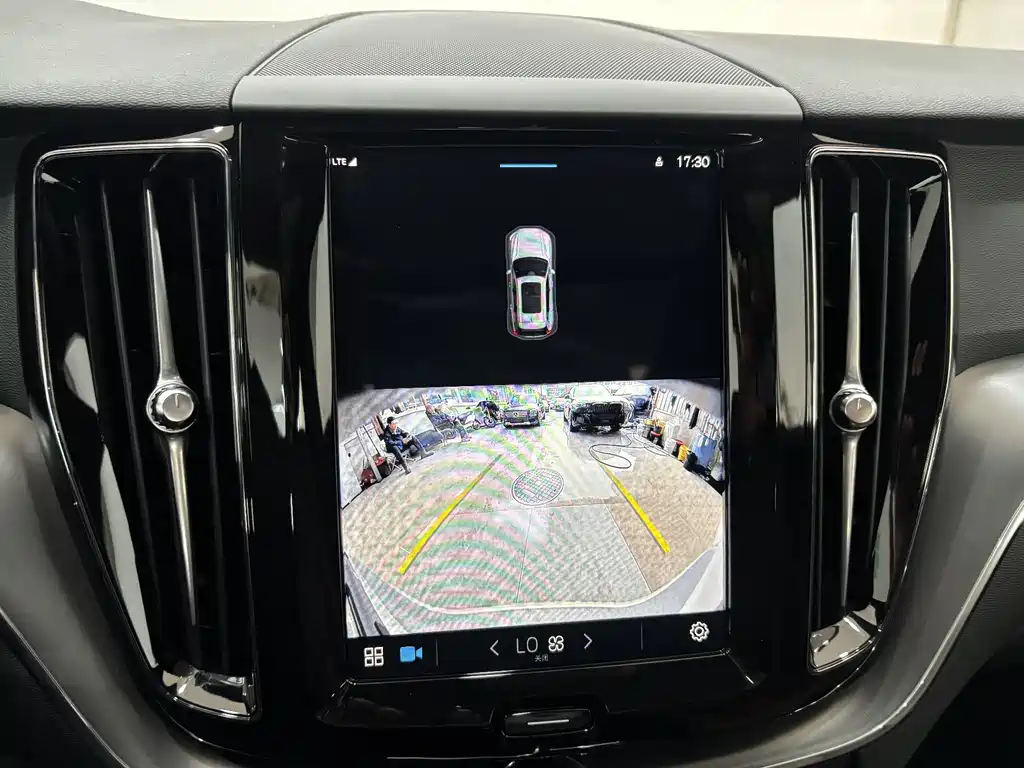 Volvo XC60 2025 — фото 18