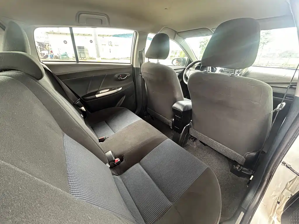 Toyota Yaris L 2016 — фото 12