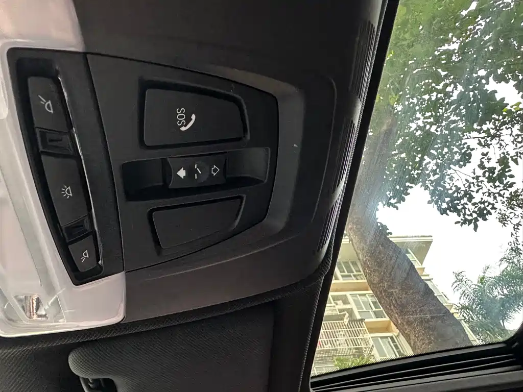 BMW 3 Series 2018 — фото 10
