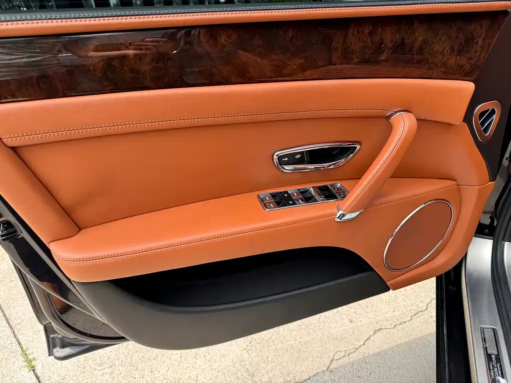 Bentley Flying Spur 2015 — фото 19