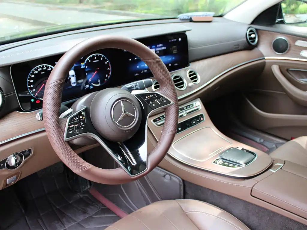 Mercedes-Benz E-Class 2023 — фото 8