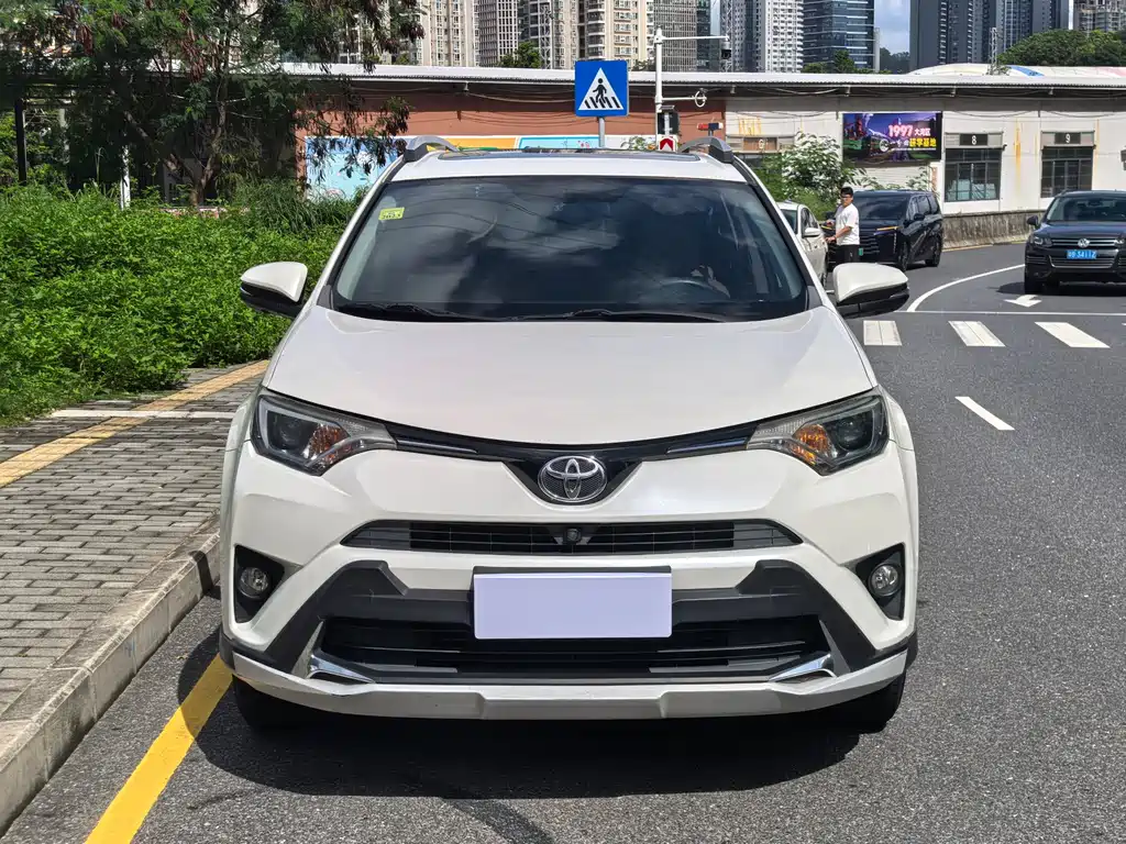 Toyota RAV4 2017 — фото 18