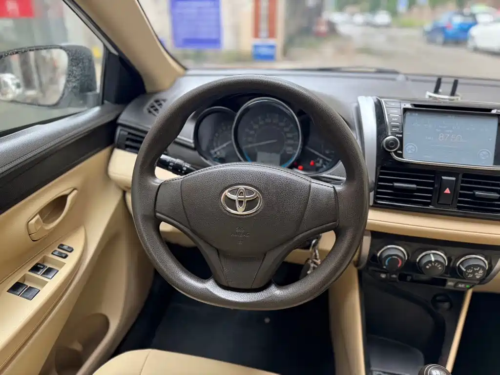 Toyota Vios 2015 — фото 6
