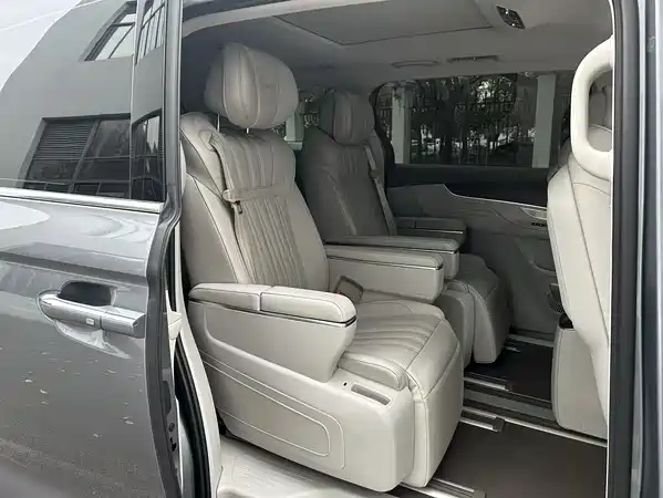 Roewe iMAX8 2023