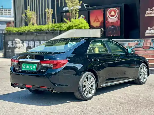 Toyota Reiz 2013