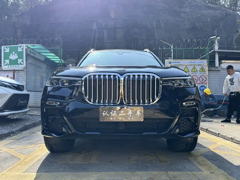 BMW X7 2022 — фото 3