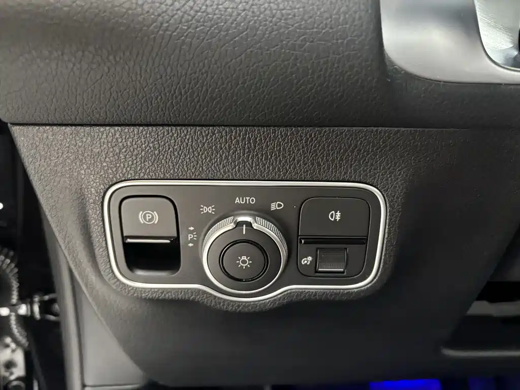 Mercedes-Benz GLB 2025 — фото 15