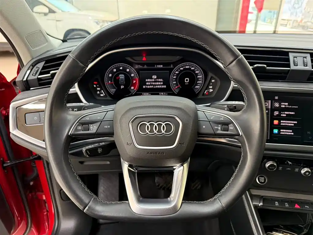 Audi Q3 2023 — фото 11