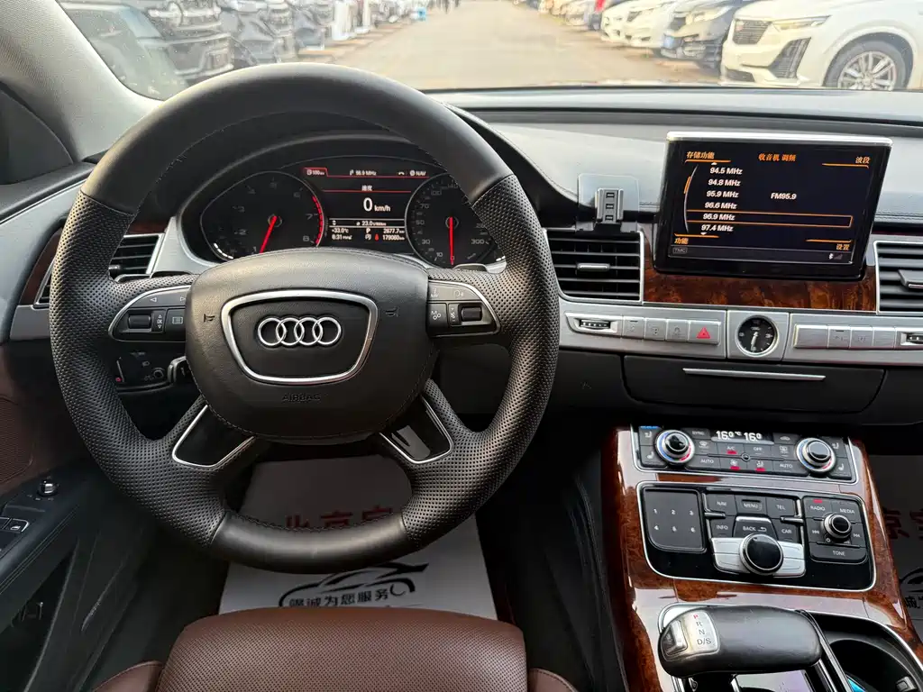 Audi A8 2014 — фото 10