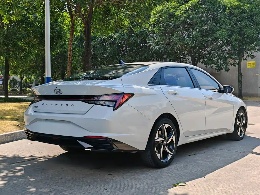 Hyundai Elantra 2022