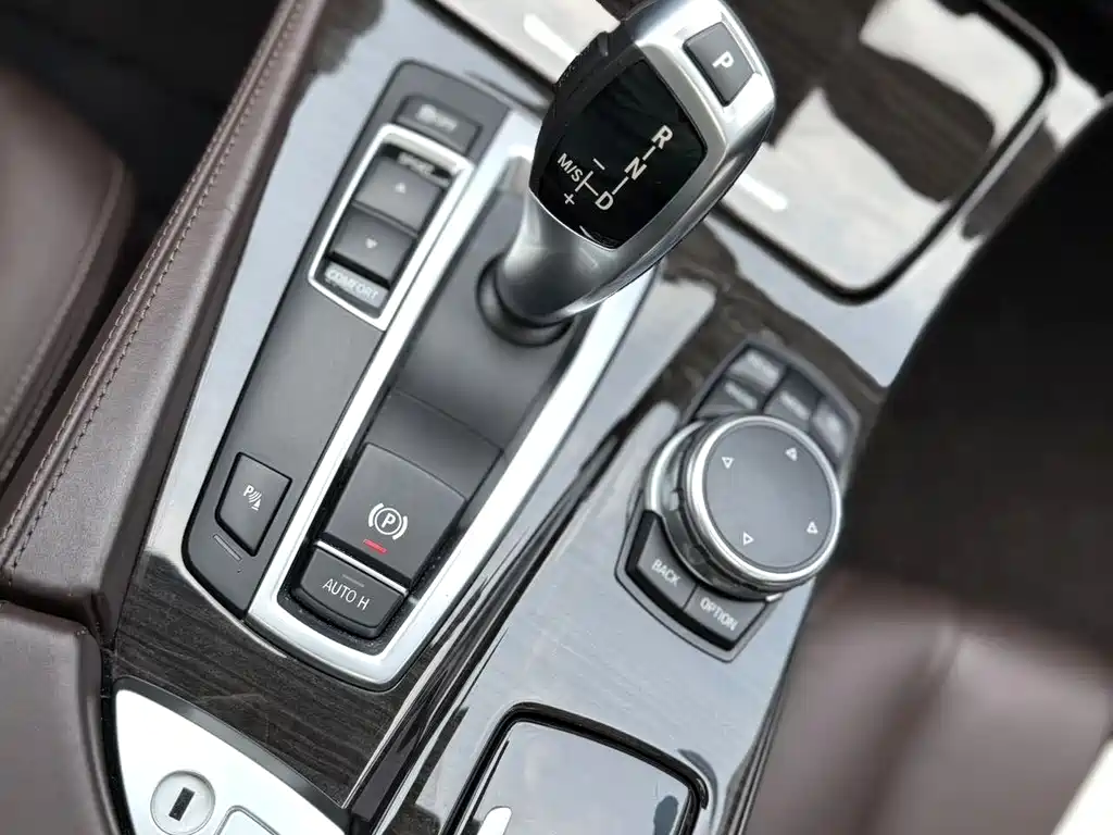 BMW 5 Series 2015 — фото 8