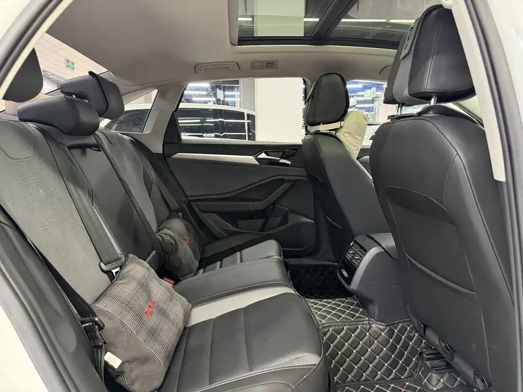 Volkswagen Sagitar 2022