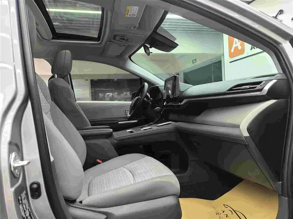 Toyota Sienna 2022 — фото 21