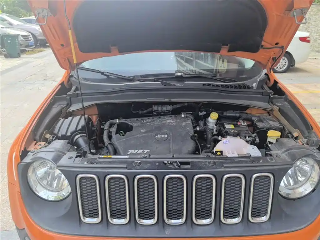 Jeep Renegade 2017 — фото 20