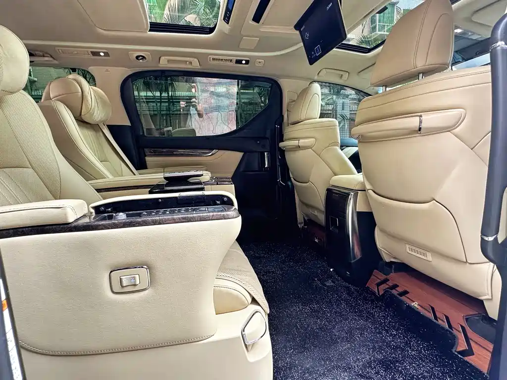 Toyota Vellfire 2022 — фото 8