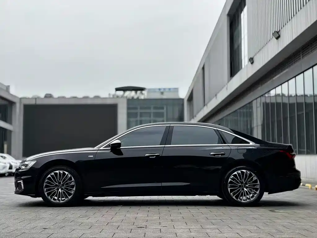 Audi A6L New Energy 2023 — фото 8