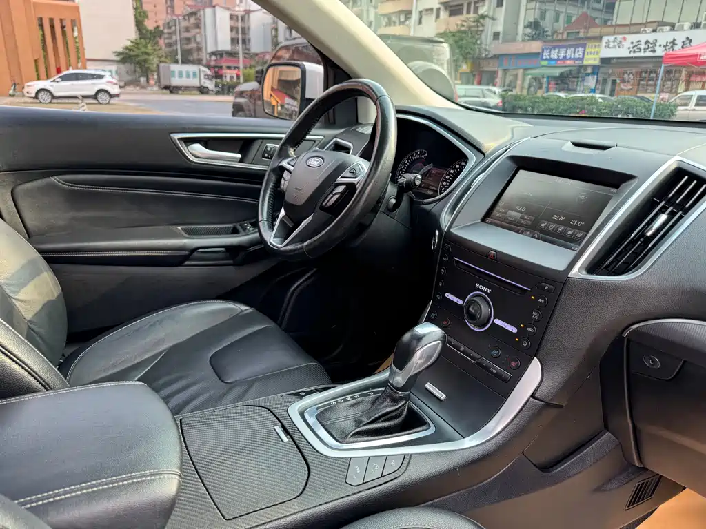 Ford Edge 2017 — фото 13