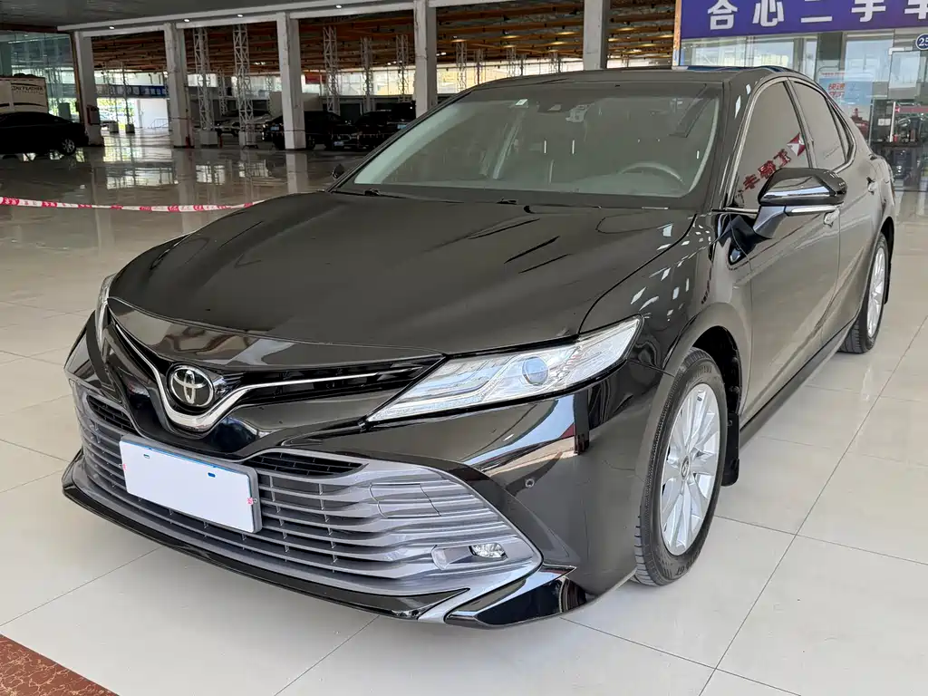 Toyota Camry 2021 — фото 1