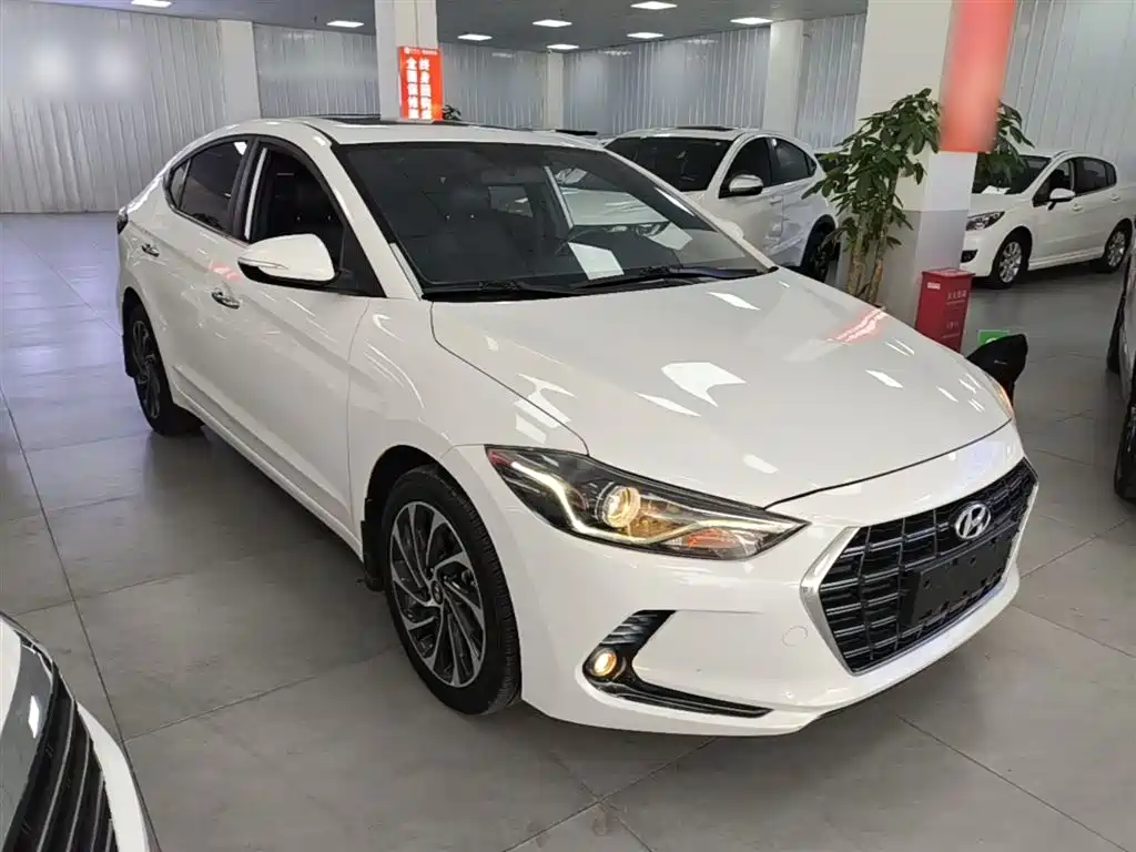 Hyundai Elantra 2019 — фото 4