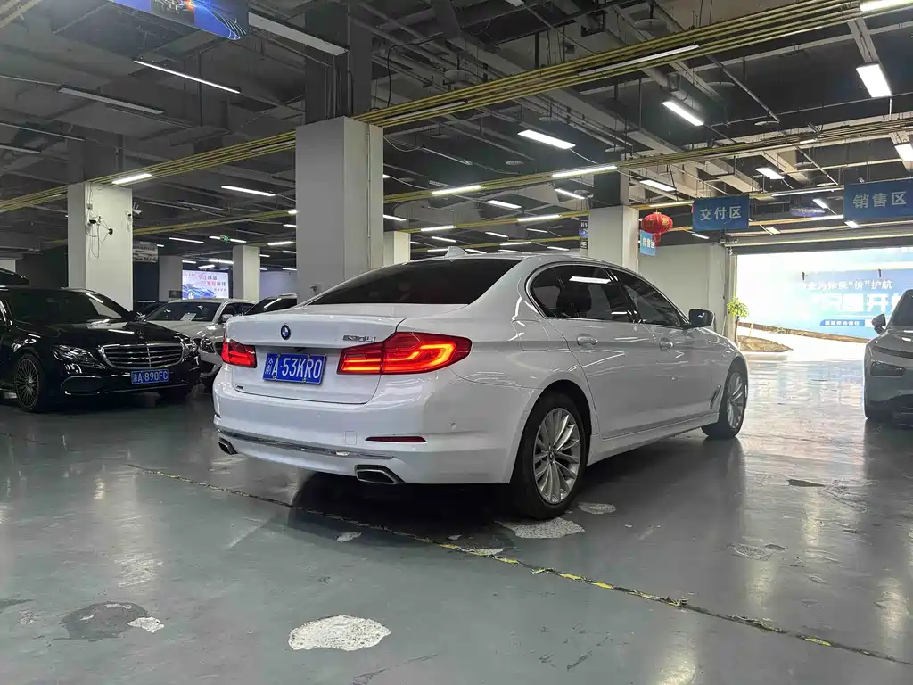 BMW 5 Series 2019 — фото 13