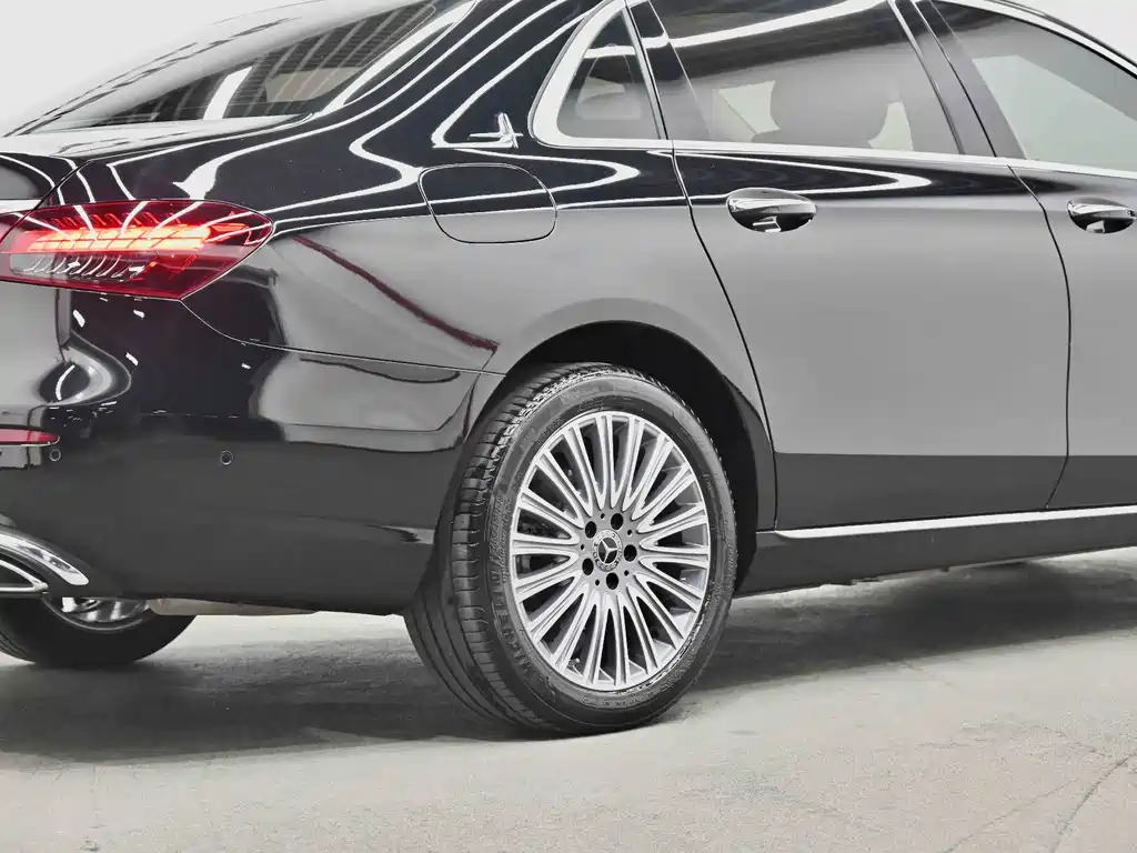 Mercedes-Benz E-Class 2022 — фото 13