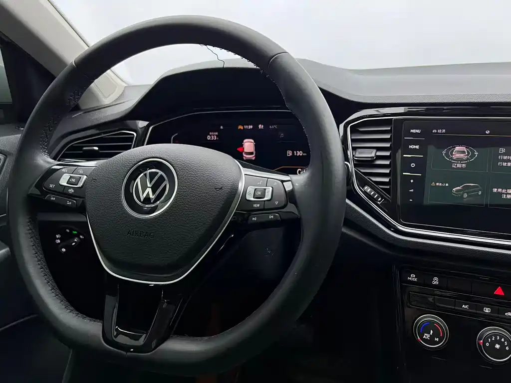 Volkswagen T-Roc 2023 — фото 11