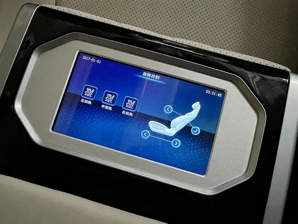 Toyota Hiace 2021 — фото 24