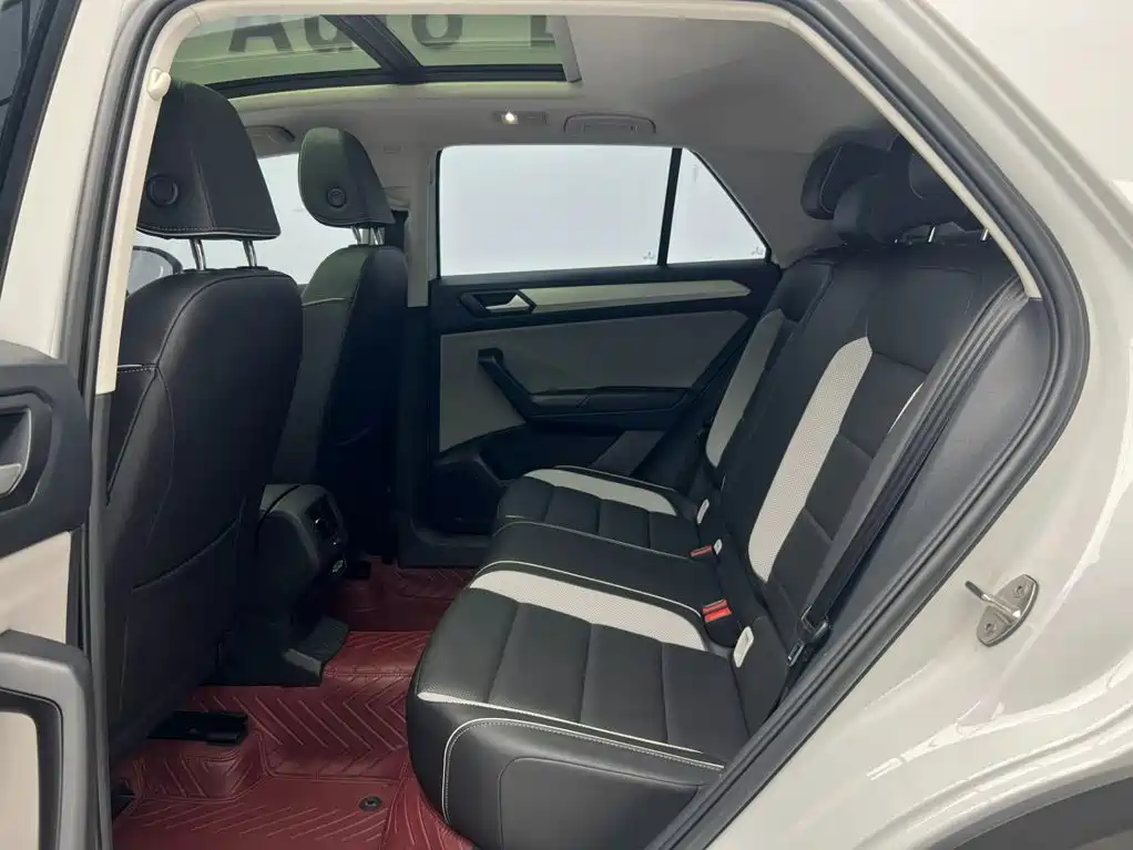 Volkswagen T-Roc 2023 — фото 17