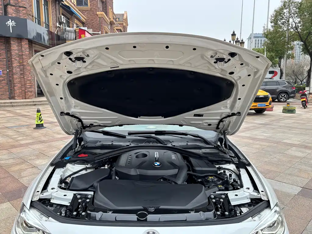 BMW 3 Series 2018 — фото 16