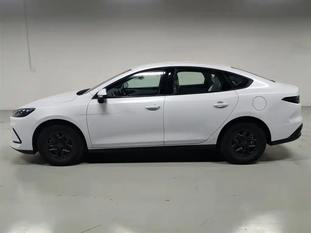 BYD Seal 05 DM-i 2025 — фото 8
