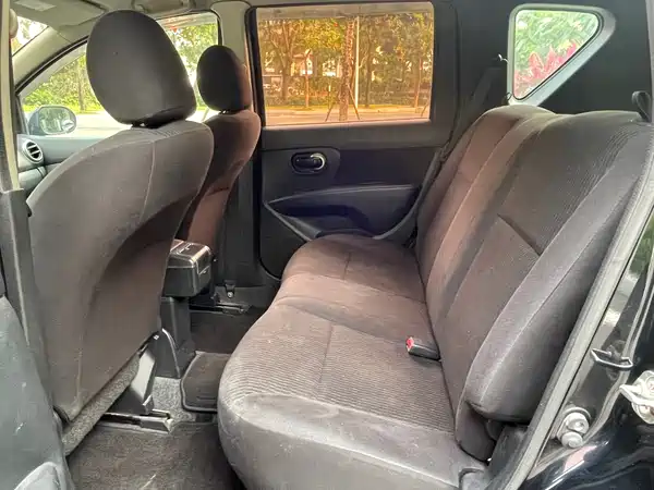 Nissan Livina 2010
