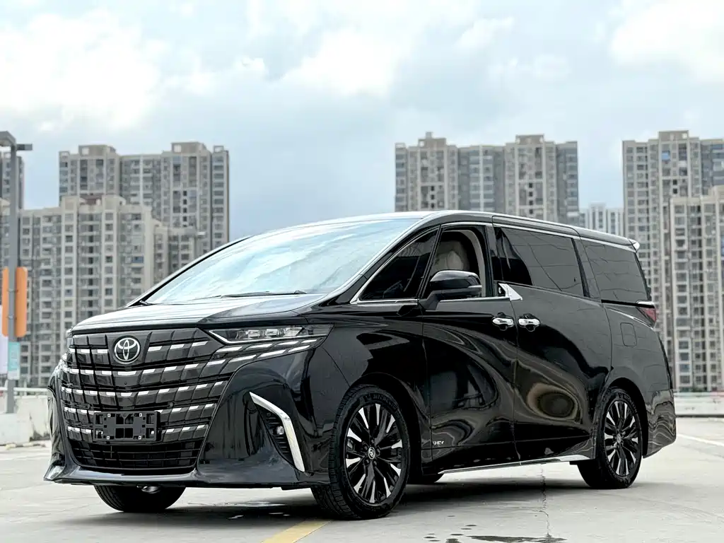 Toyota Alphard 2025 — фото 1