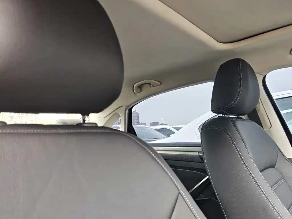 Volkswagen Passat 2017 — фото 16