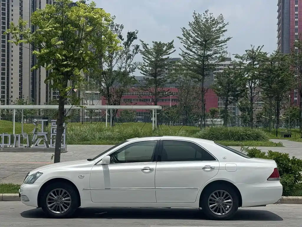 Toyota Crown 2005 — фото 2