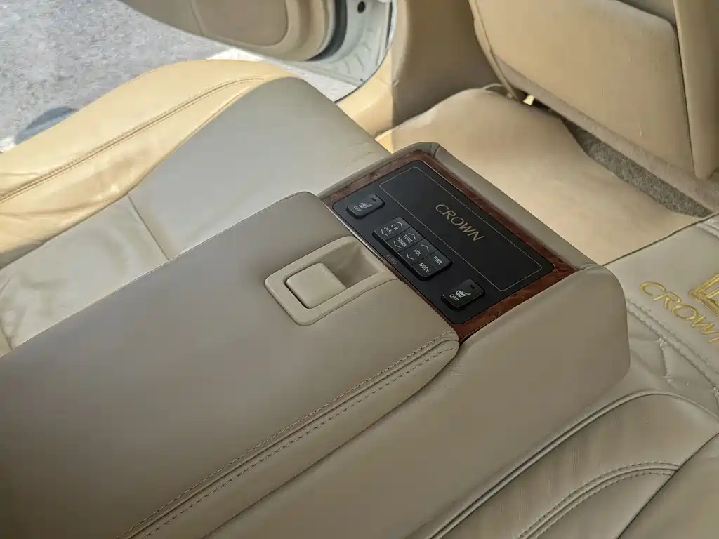 Toyota Crown 2005 — фото 33