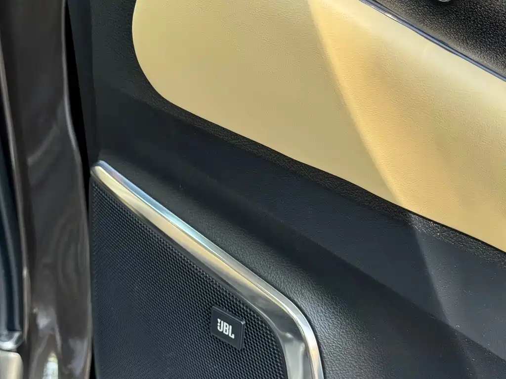 Toyota Alphard 2019 — фото 18