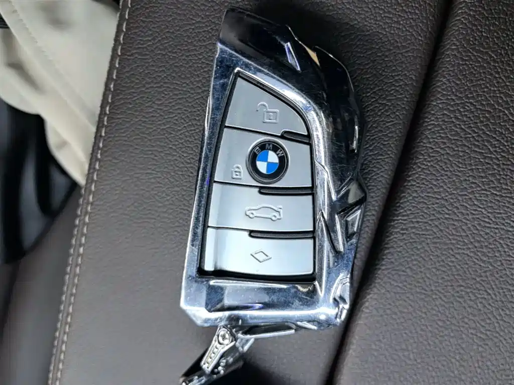 BMW 5 Series 2021 — фото 9