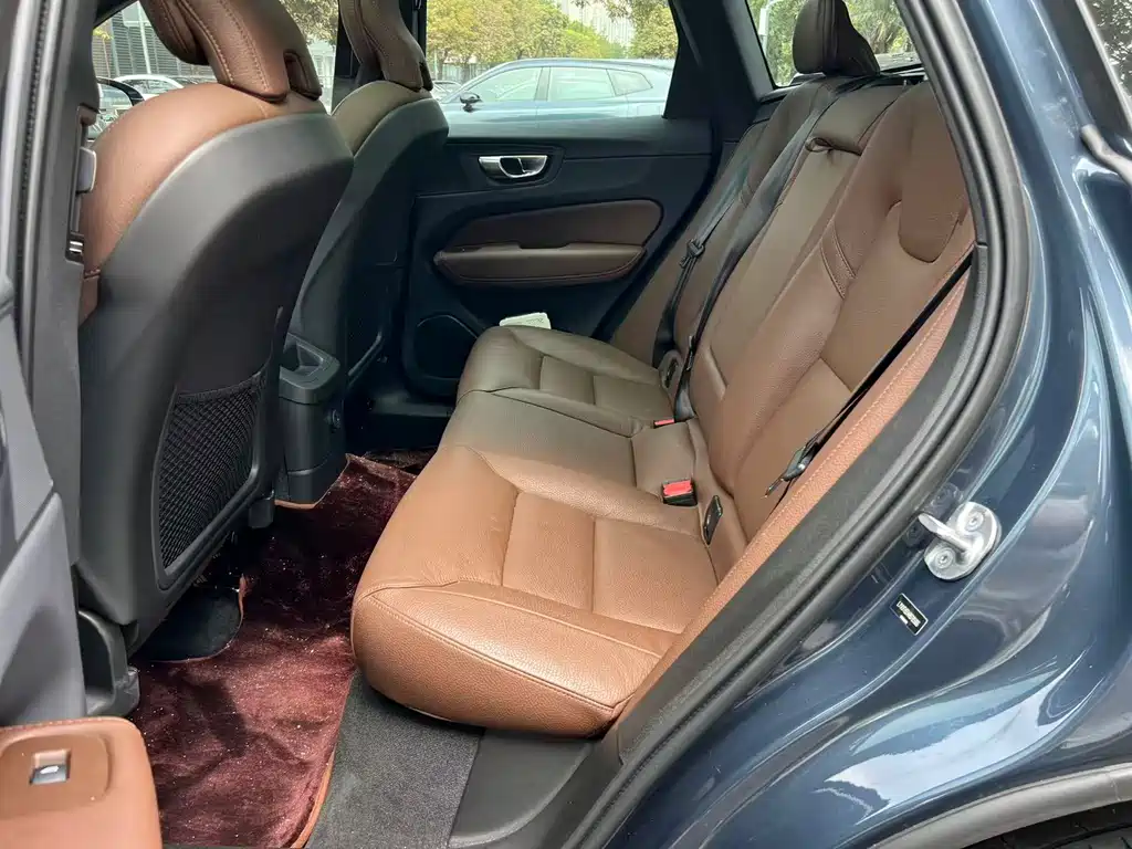 Volvo XC60 PHEV 2023 — фото 5