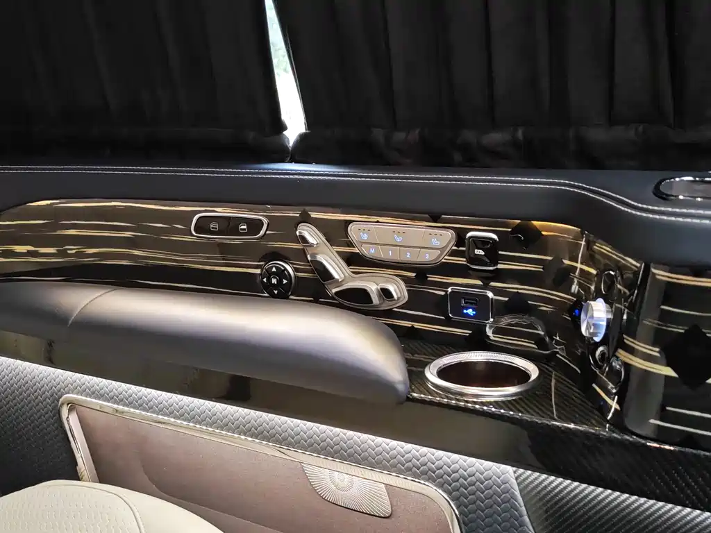 Mercedes-Benz V-Class 2022 — фото 14