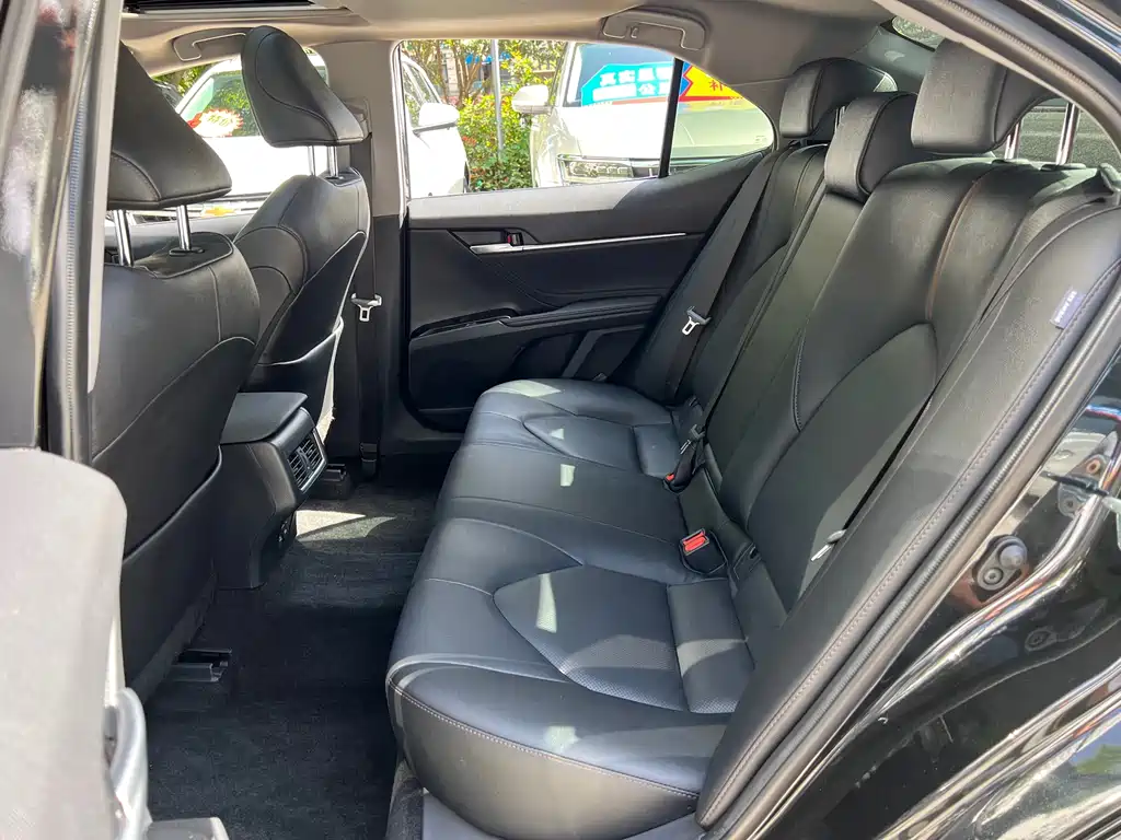 Toyota Camry 2024 — фото 11