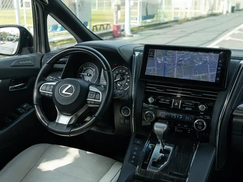 Lexus LM 2023 — фото 11